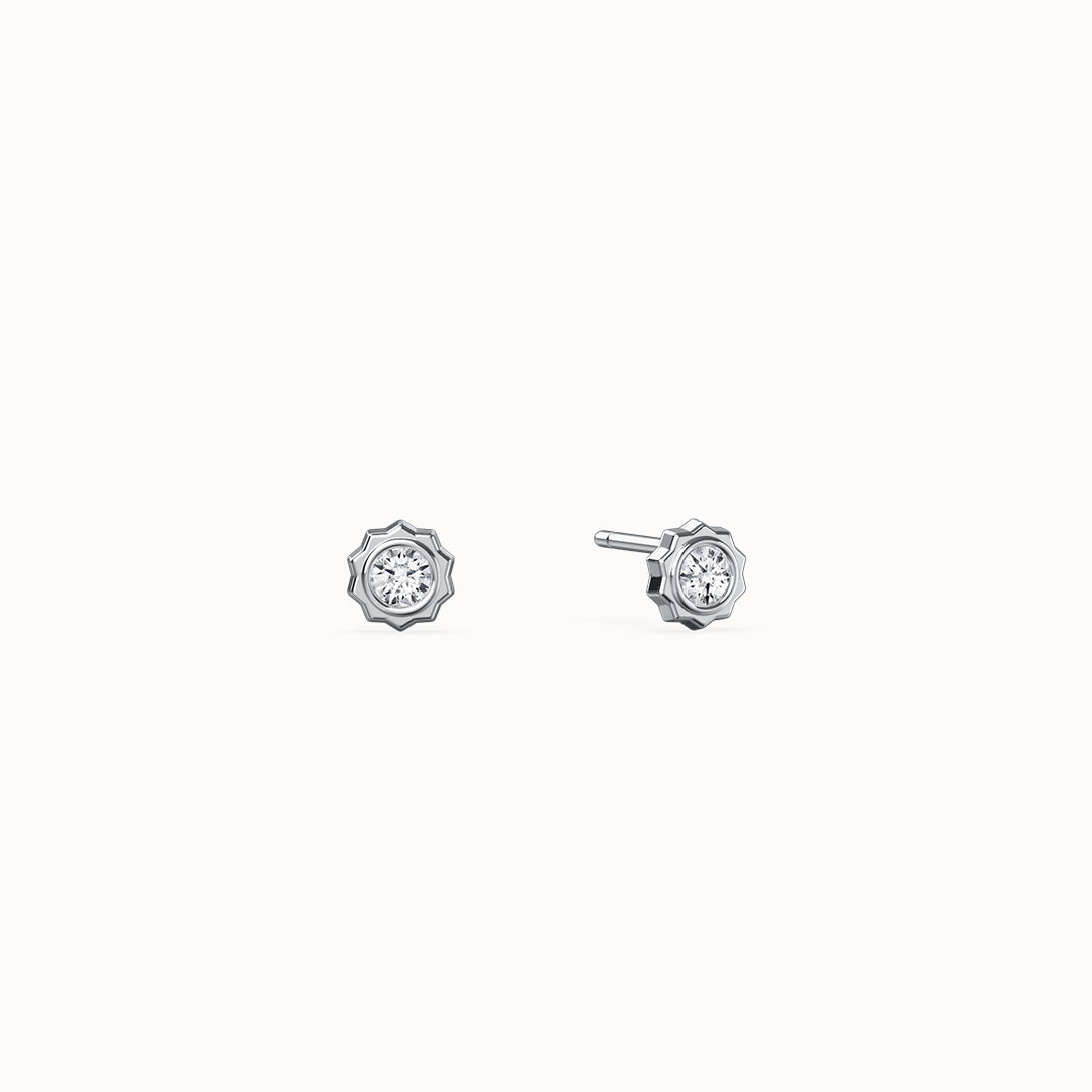 Cannelé Round Brilliant-cut Diamond Stud Earrings