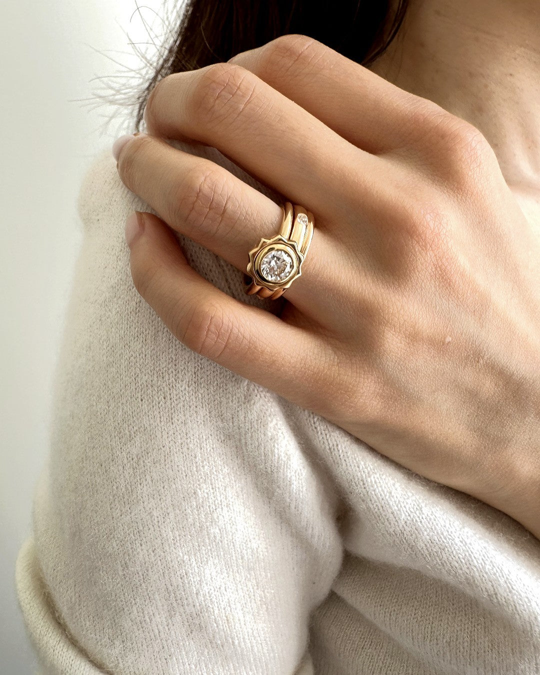 Cannelé Round Brilliant-cut Diamond Solitaire Ring